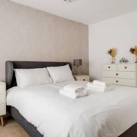 Newly Renovated House Near Trafford Centre Villa แมนเชสเตอร์ ภายนอก รูปภาพ