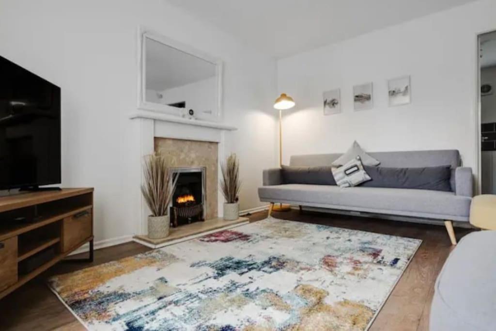 Newly Renovated House Near Trafford Centre Villa แมนเชสเตอร์ ภายนอก รูปภาพ