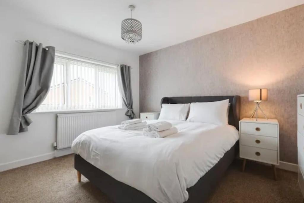 Newly Renovated House Near Trafford Centre Villa แมนเชสเตอร์ ภายนอก รูปภาพ